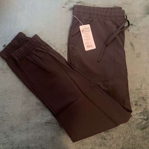 New- Small V Neck Scrub Top & Jogger Scrub Pant - Picture 4 of 6